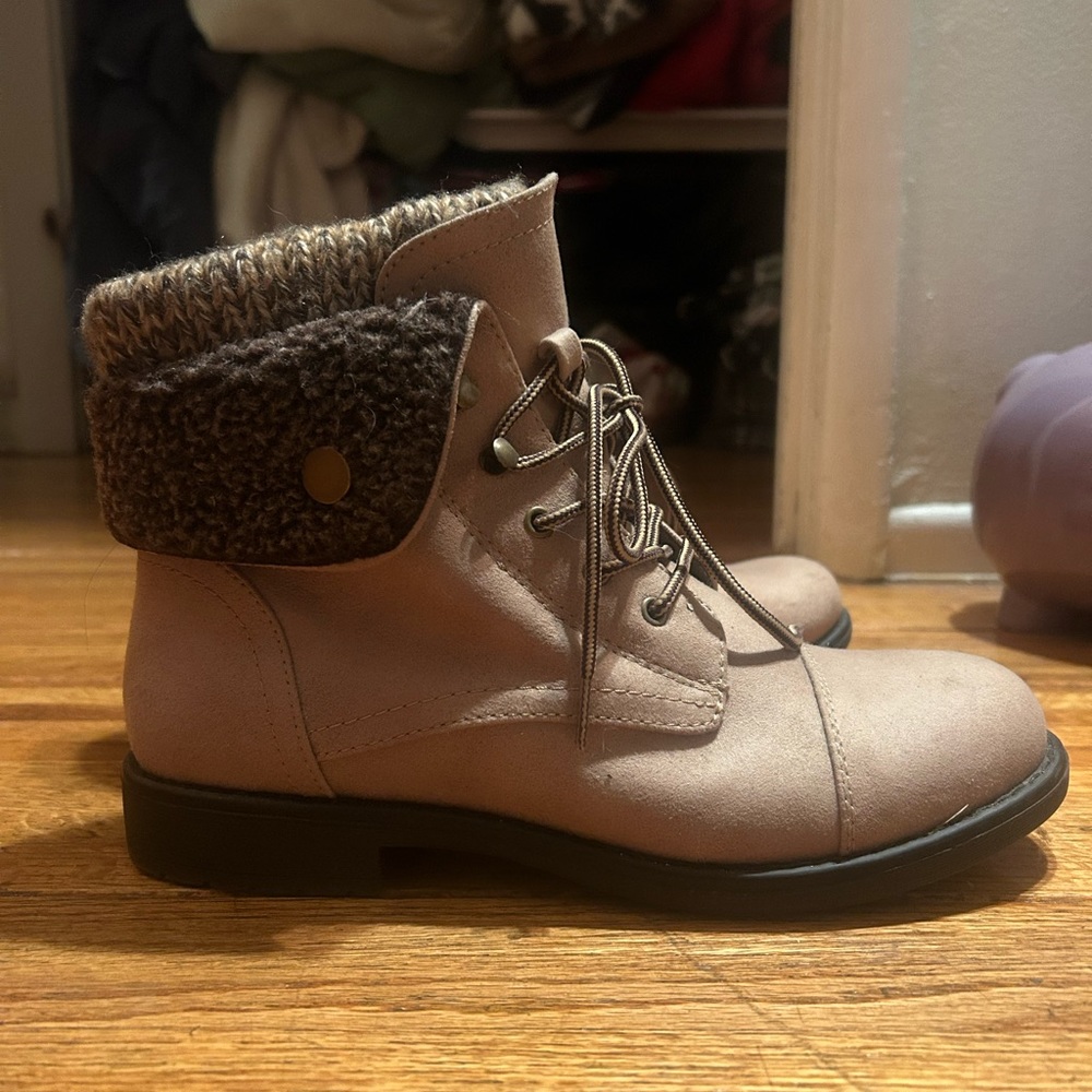 Beige, “Cliffs by White Mountain” boots size 8.